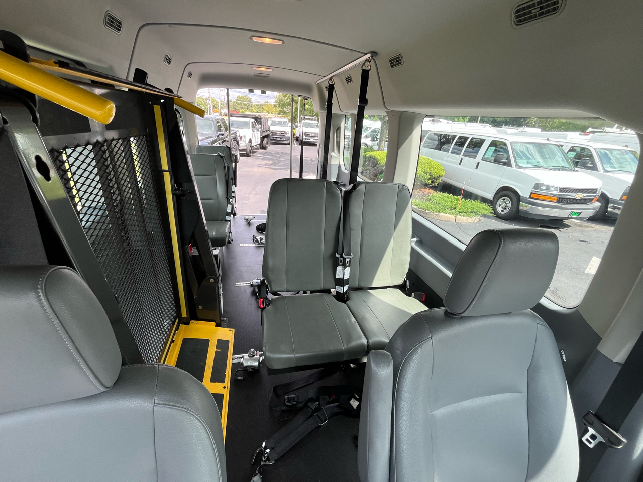 Ford Transit Passenger Wagon T-350 148" Med Roof XL Sliding RH Dr 2019