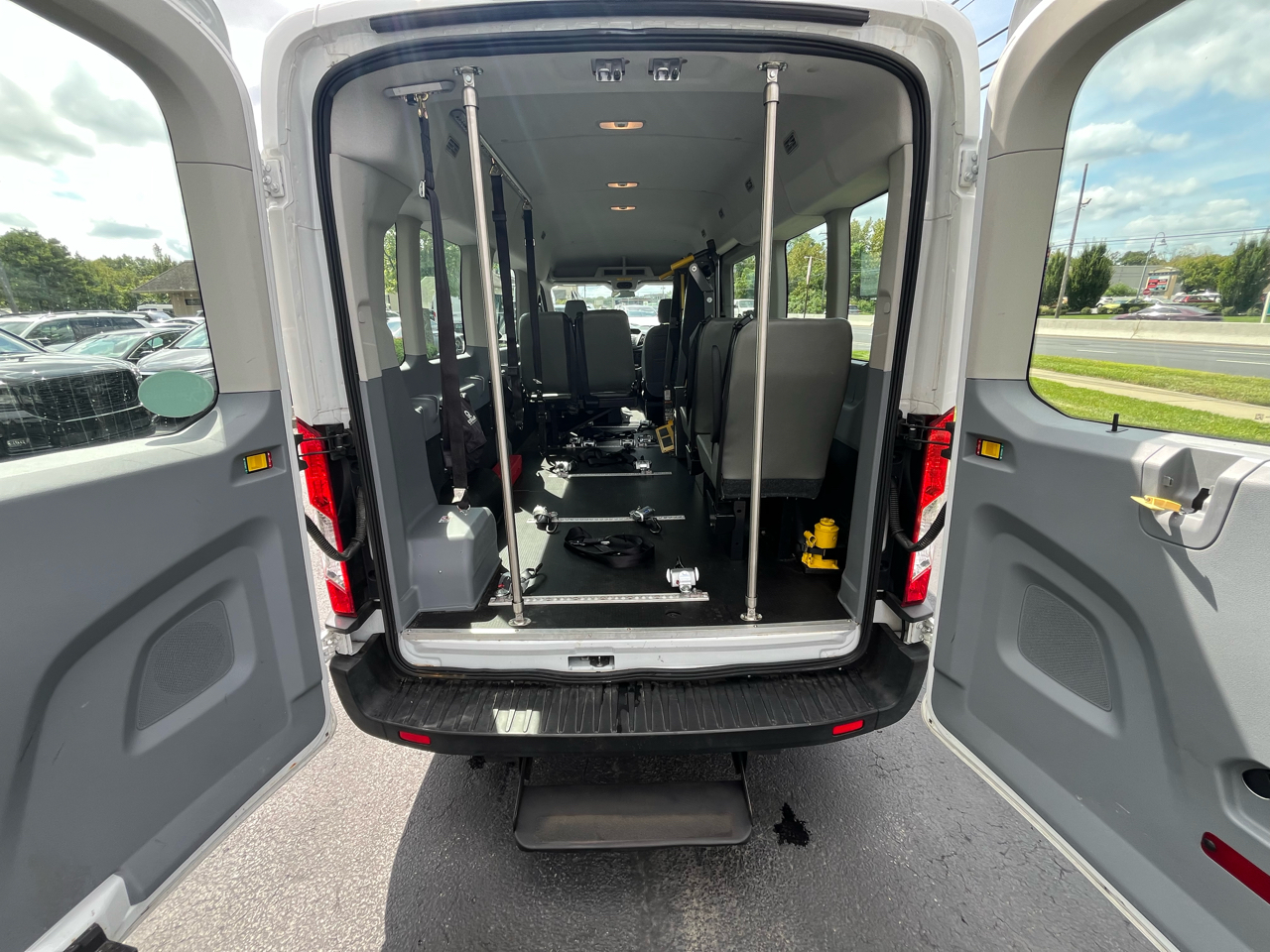 Ford Transit Passenger Wagon T-350 148" Med Roof XL Sliding RH Dr 2019