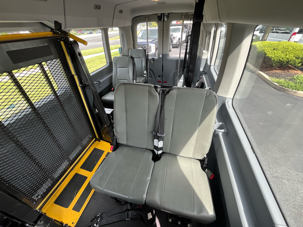 Ford Transit Passenger Wagon T-350 148" Med Roof XL Sliding RH Dr 2019