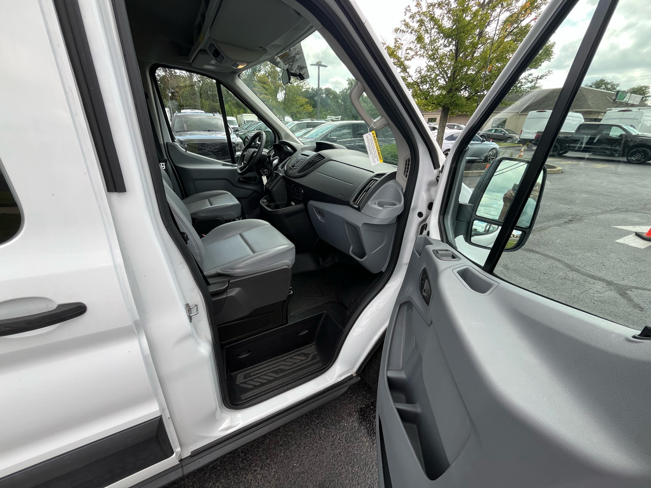 Ford Transit Passenger Wagon T-350 148" Med Roof XL Sliding RH Dr 2019