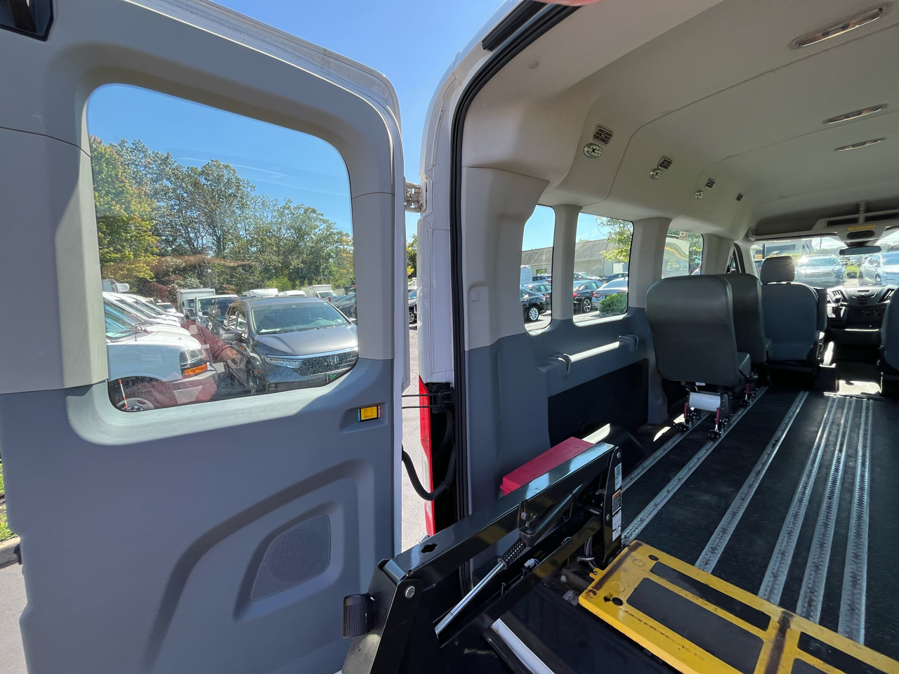 Ford Transit Wagon T-350 148" Med Roof XL Sliding RH Dr 2016