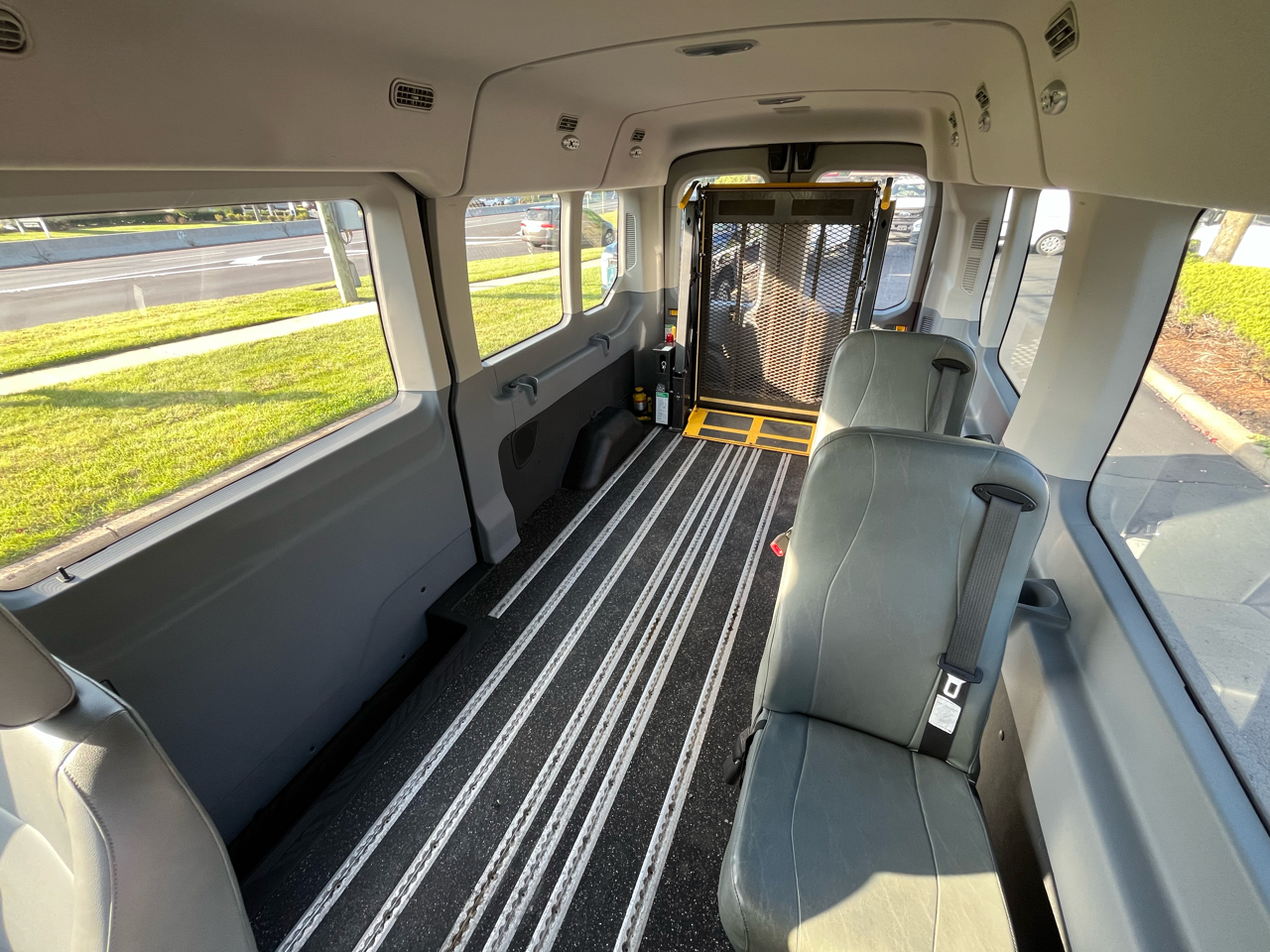 Ford Transit Wagon T-350 148" Med Roof XL Sliding RH Dr 2016