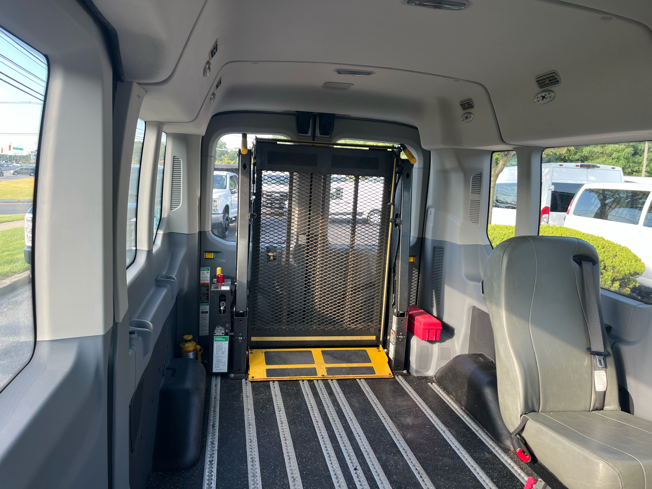 Ford Transit Wagon T-350 148" Med Roof XL Sliding RH Dr 2016