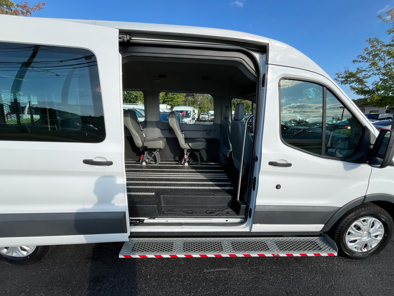 Ford Transit Wagon T-350 148" Med Roof XL Sliding RH Dr 2016