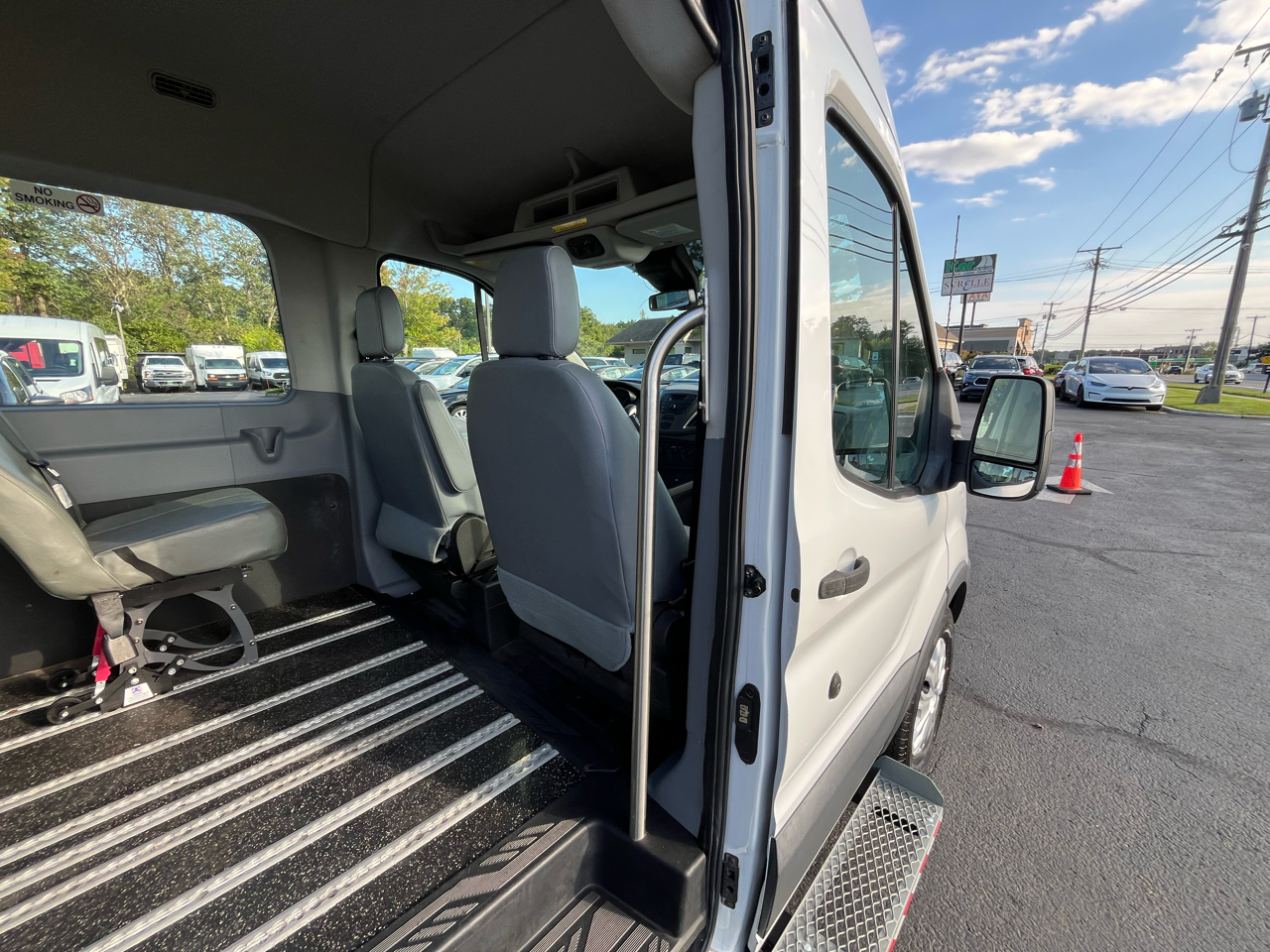 Ford Transit Wagon T-350 148" Med Roof XL Sliding RH Dr 2016