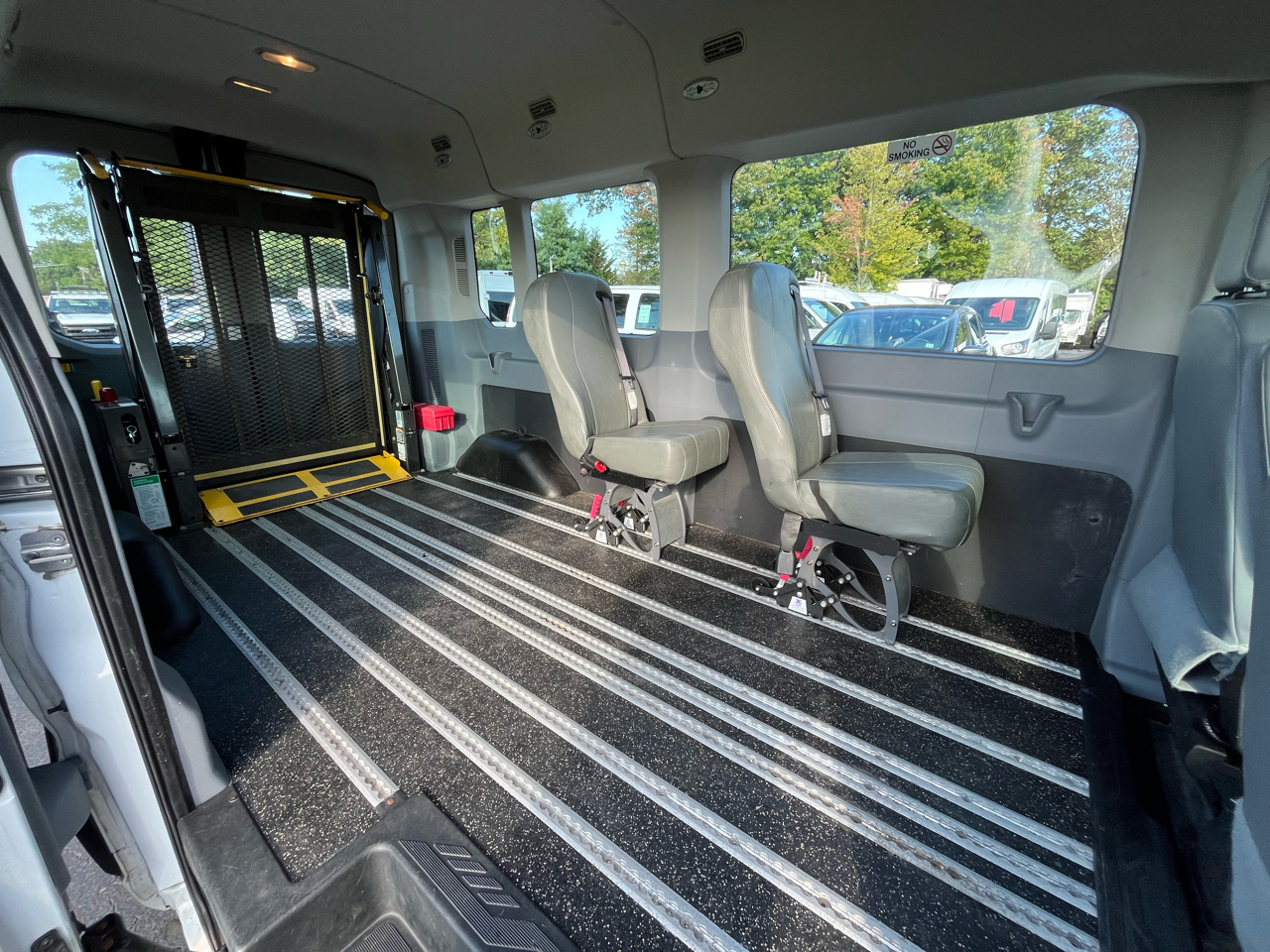 Ford Transit Wagon T-350 148" Med Roof XL Sliding RH Dr 2016