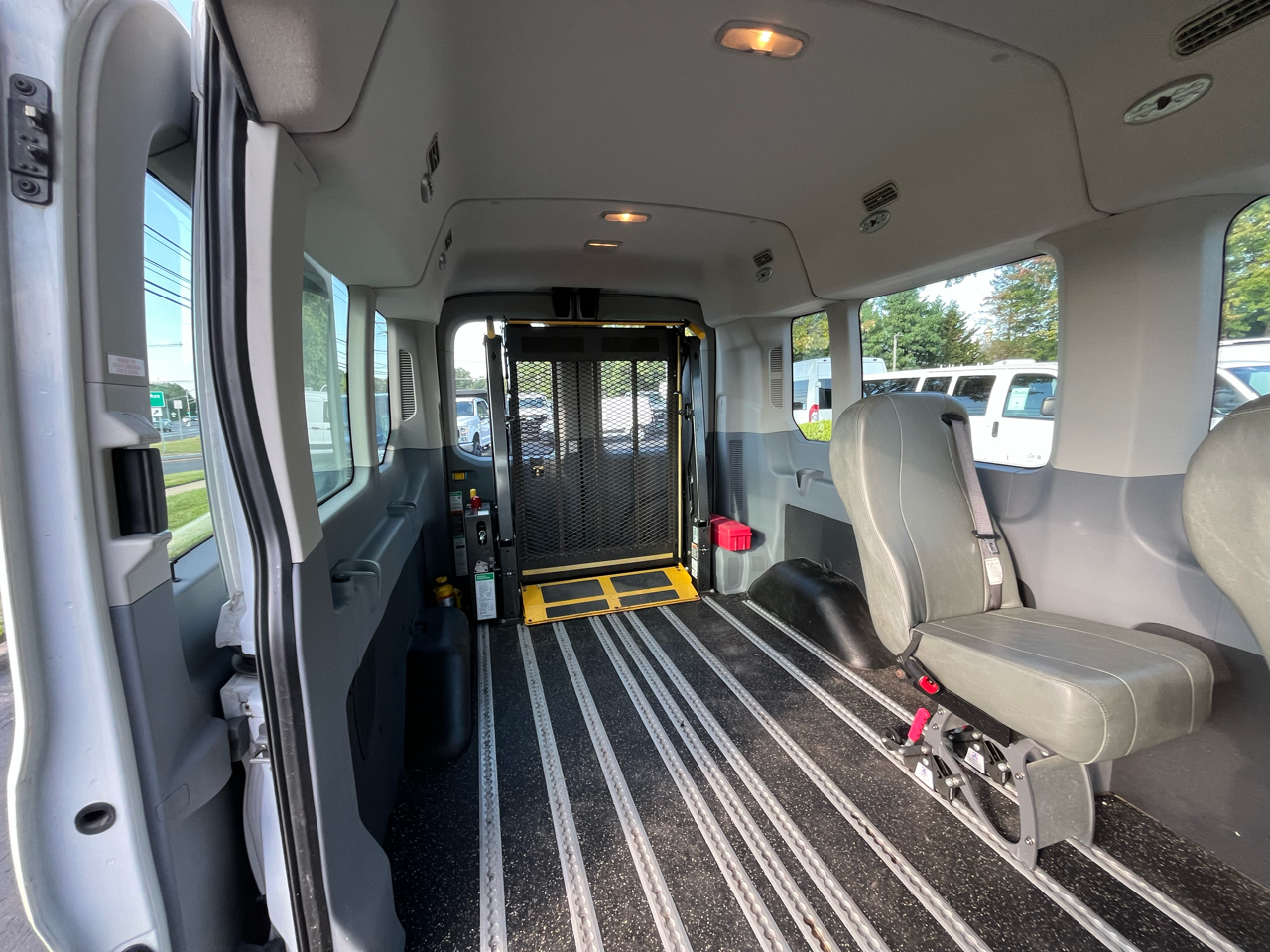 Ford Transit Wagon T-350 148" Med Roof XL Sliding RH Dr 2016