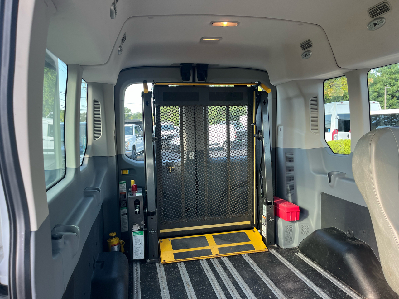 Ford Transit Wagon T-350 148" Med Roof XL Sliding RH Dr 2016