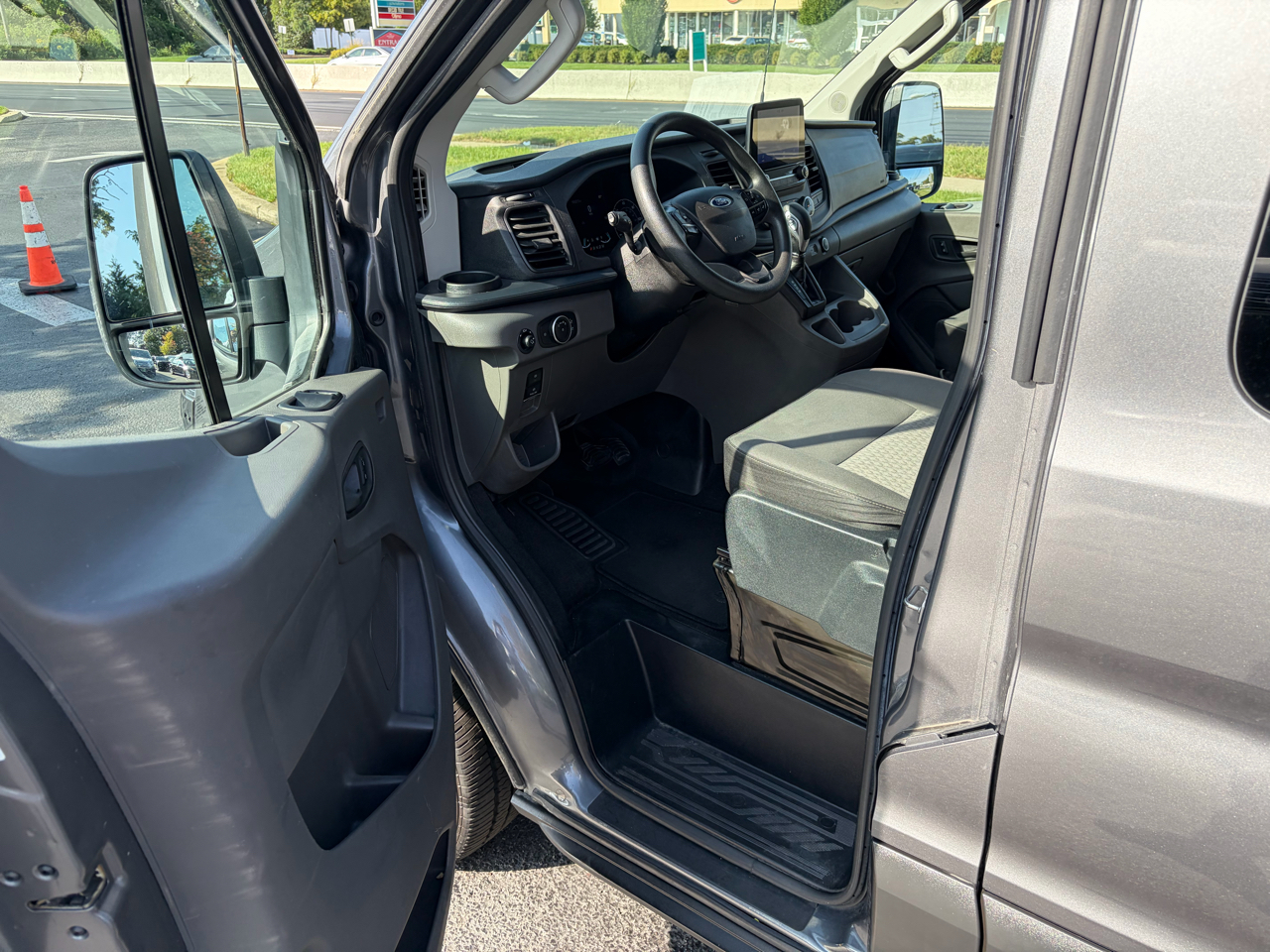 Ford Transit Passenger Wagon T-350 148" Low Roof XLT RWD 2021