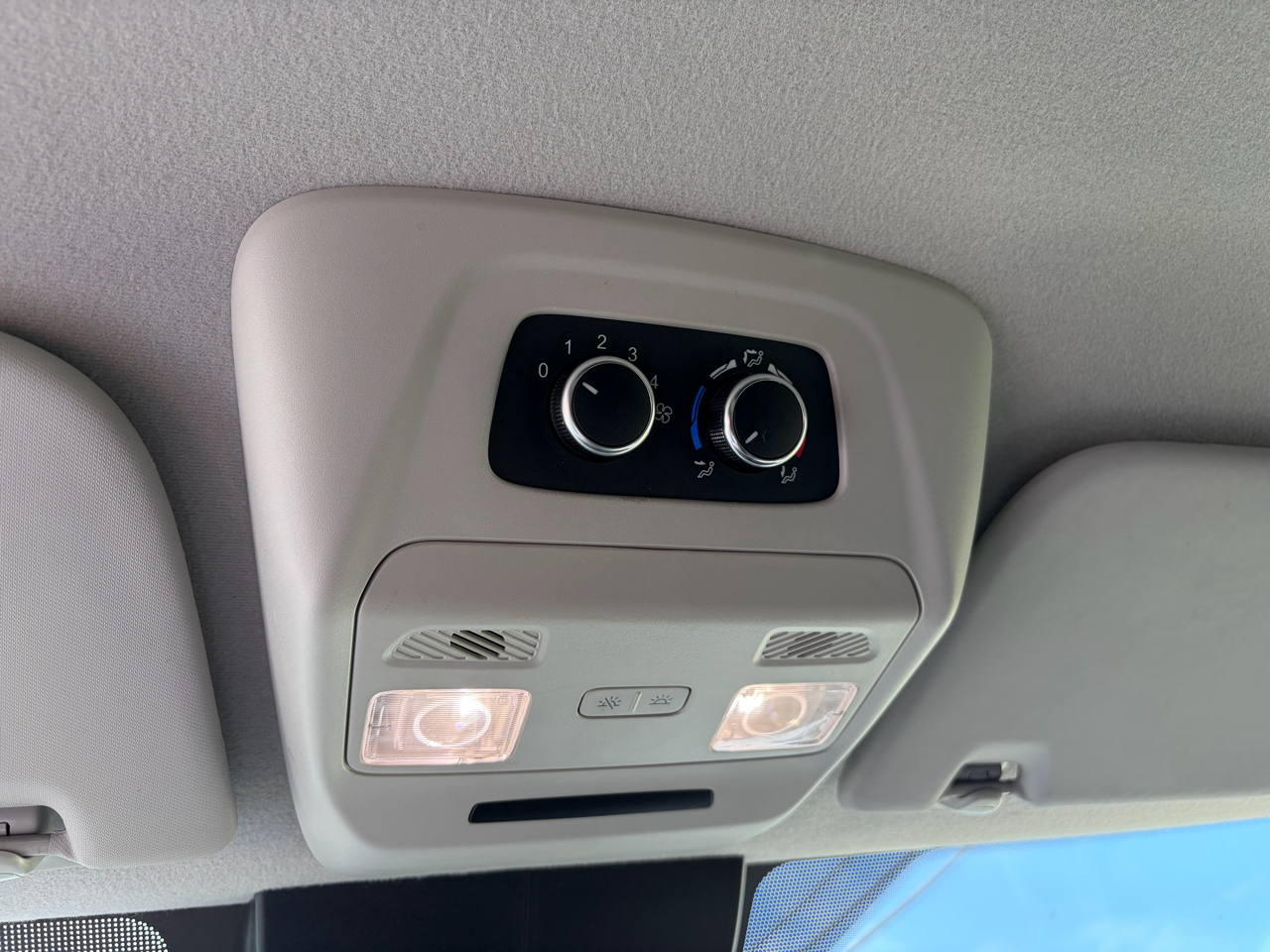 Ford Transit Passenger Wagon T-350 148" Low Roof XLT RWD 2021