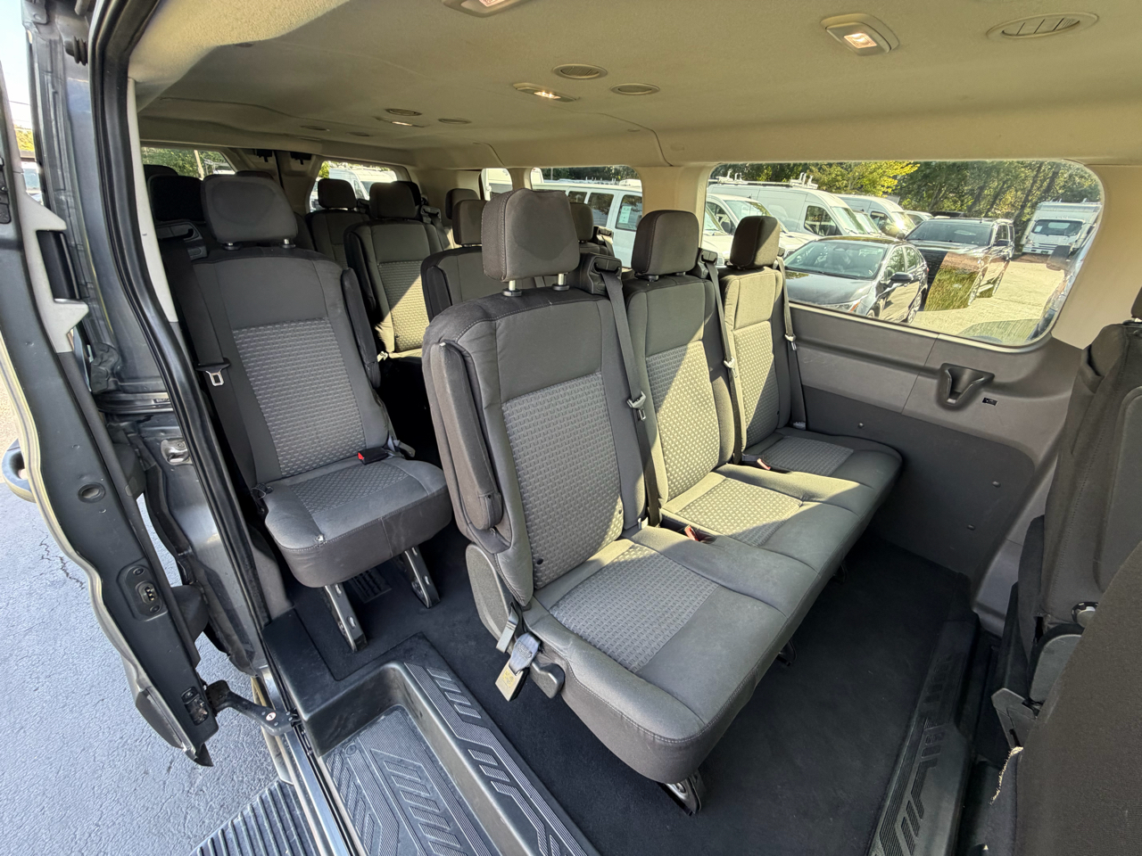 Ford Transit Passenger Wagon T-350 148" Low Roof XLT RWD 2021