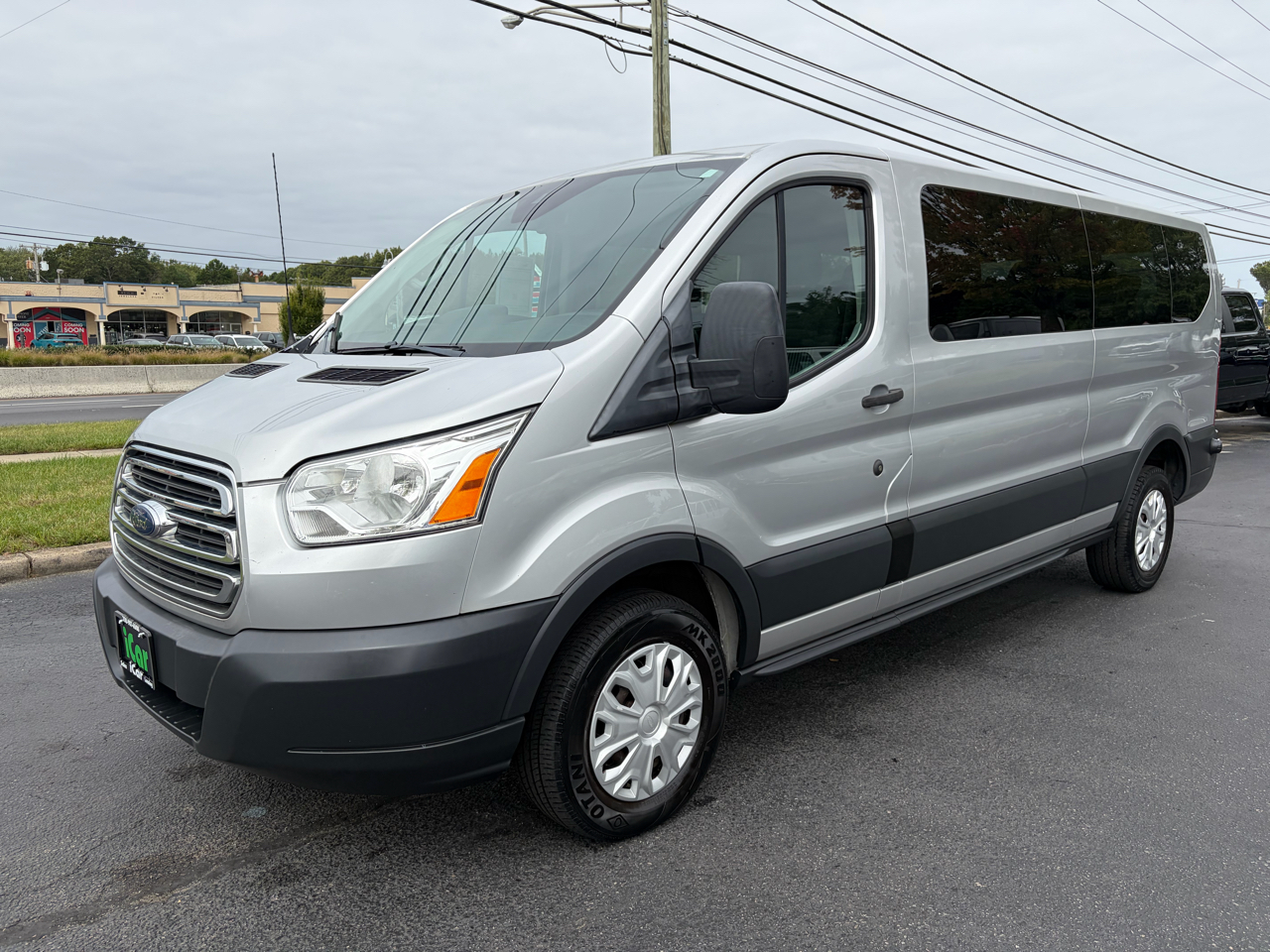 Ford Transit Wagon T-350 148" Low Roof XLT Swing-Out RH Dr 2016