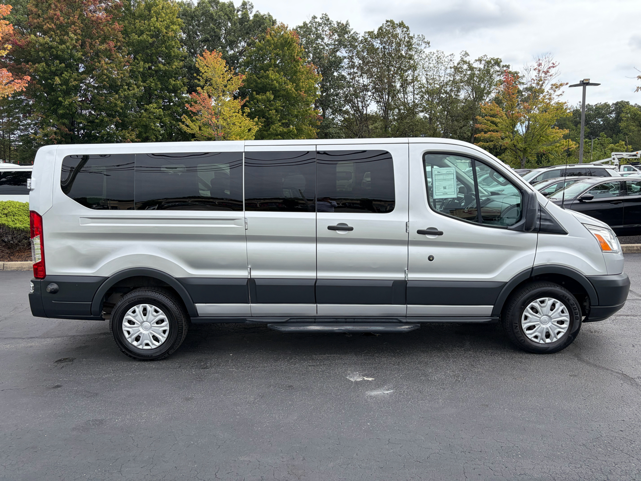 Ford Transit Wagon T-350 148" Low Roof XLT Swing-Out RH Dr 2016