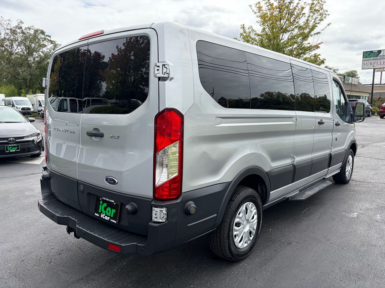 Ford Transit Wagon T-350 148" Low Roof XLT Swing-Out RH Dr 2016