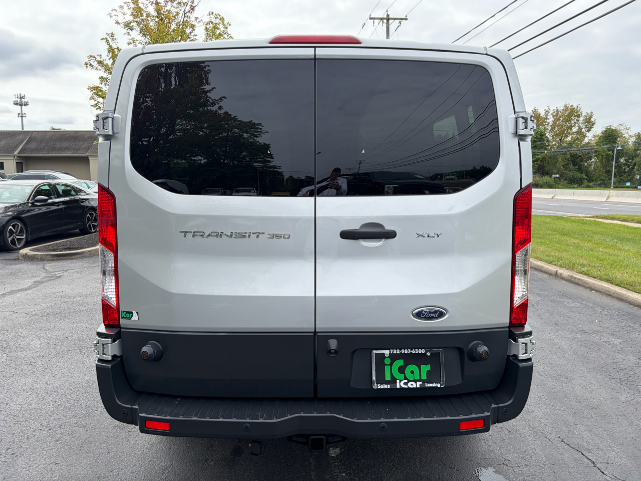 Ford Transit Wagon T-350 148" Low Roof XLT Swing-Out RH Dr 2016