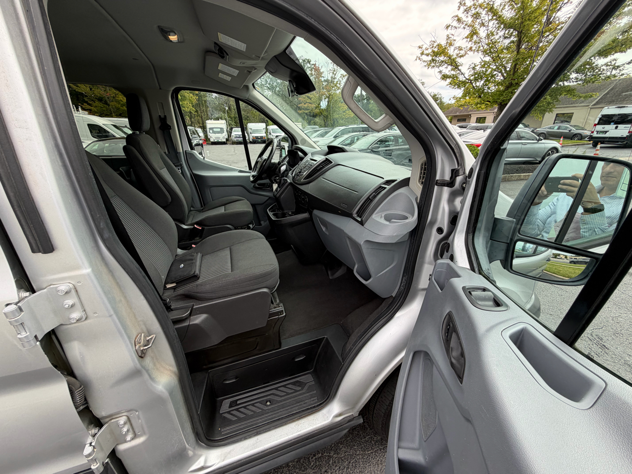 Ford Transit Wagon T-350 148" Low Roof XLT Swing-Out RH Dr 2016