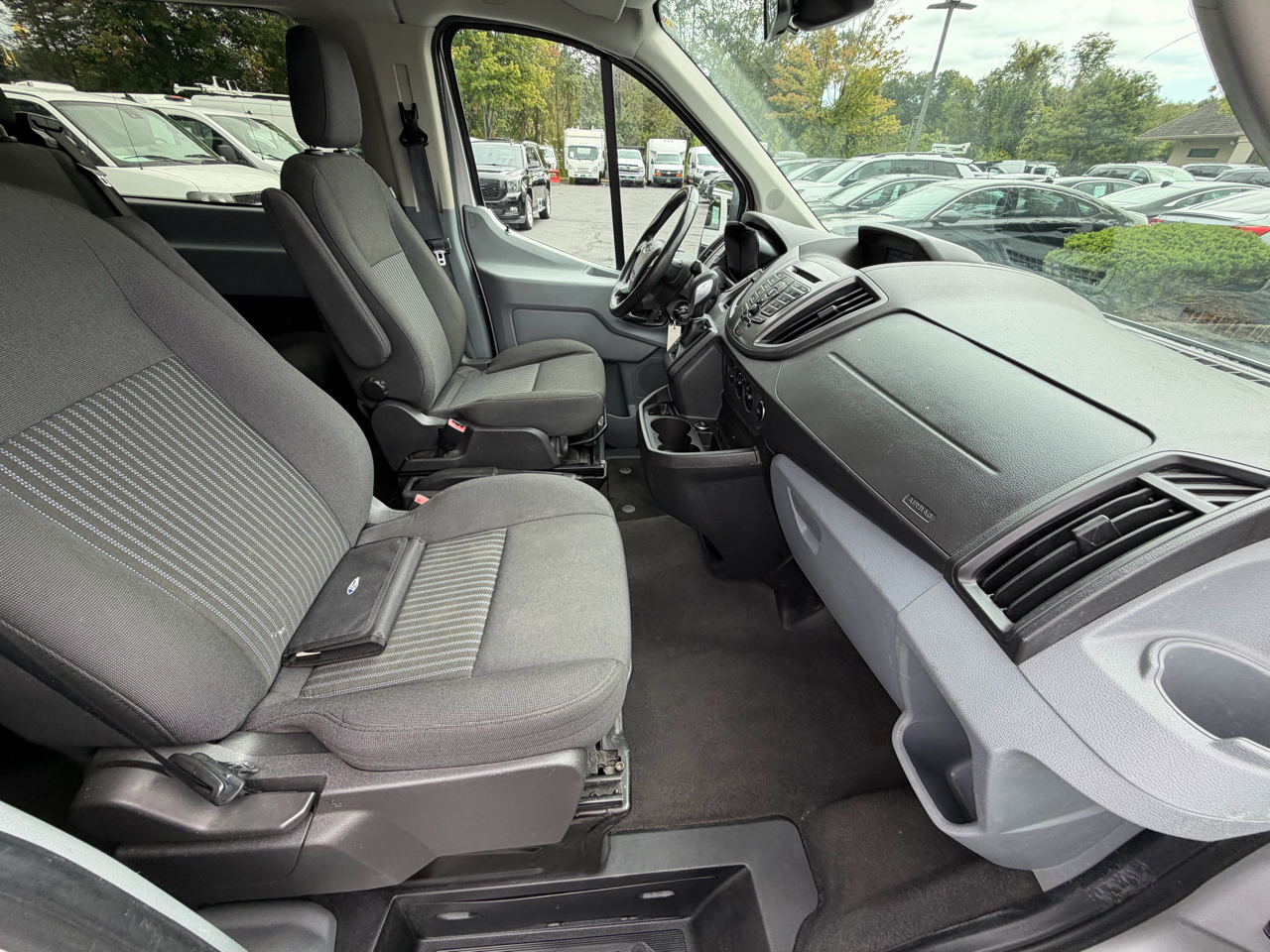 Ford Transit Wagon T-350 148" Low Roof XLT Swing-Out RH Dr 2016