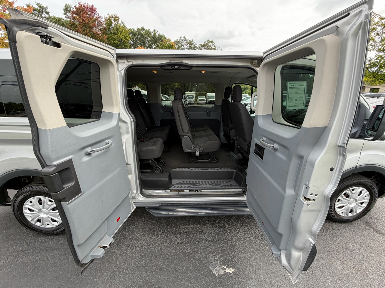 Ford Transit Wagon T-350 148" Low Roof XLT Swing-Out RH Dr 2016