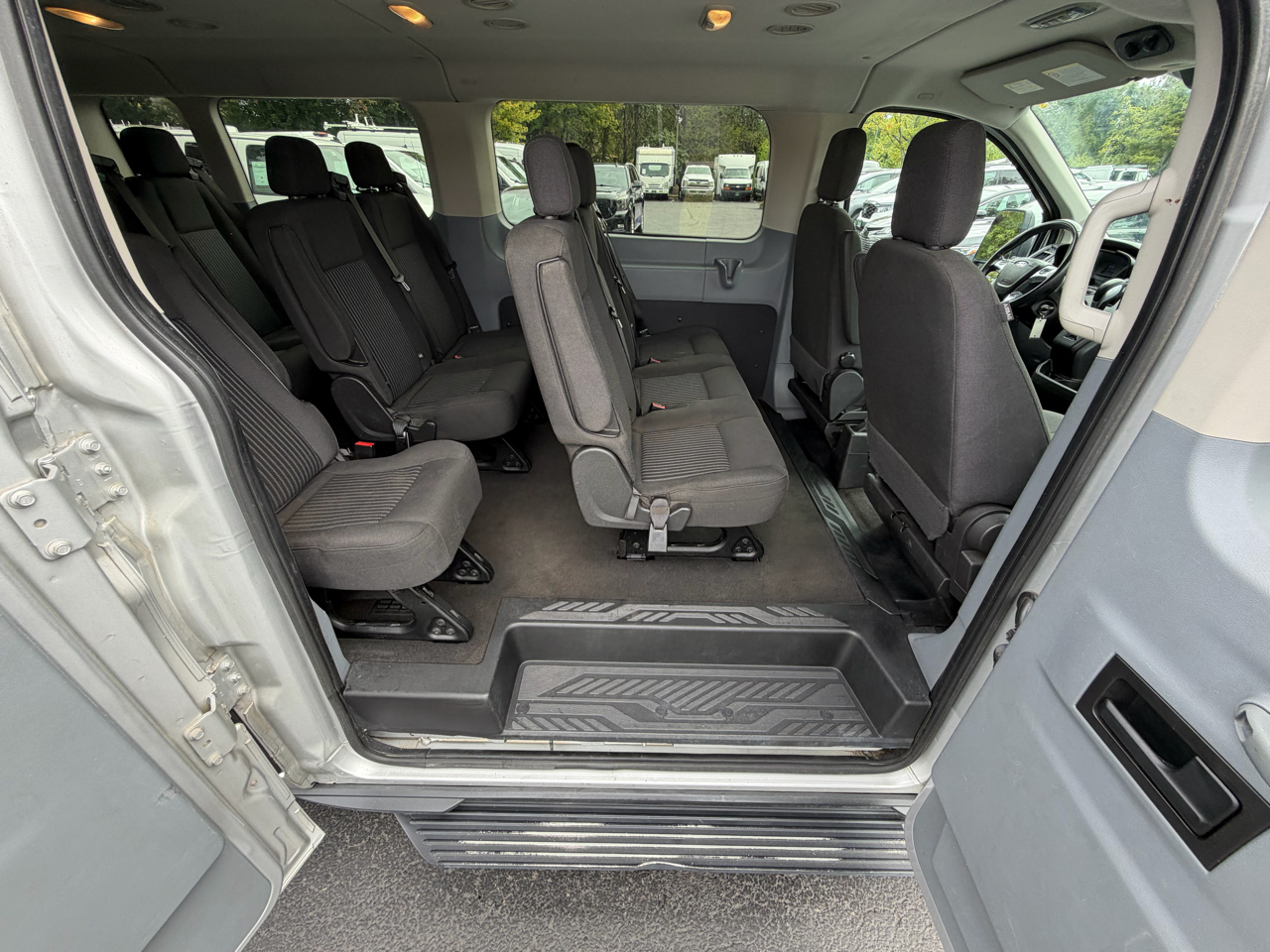 Ford Transit Wagon T-350 148" Low Roof XLT Swing-Out RH Dr 2016