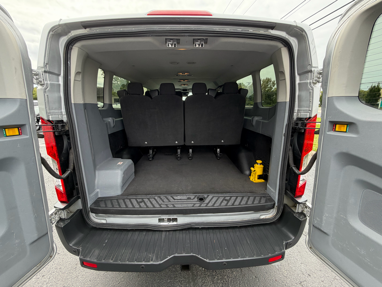 Ford Transit Wagon T-350 148" Low Roof XLT Swing-Out RH Dr 2016