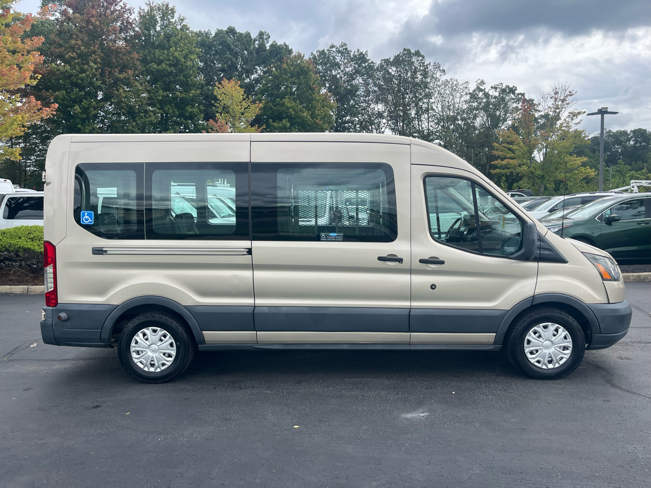 Ford Transit Wagon T-350 148" Med Roof XL Sliding RH Dr 2017