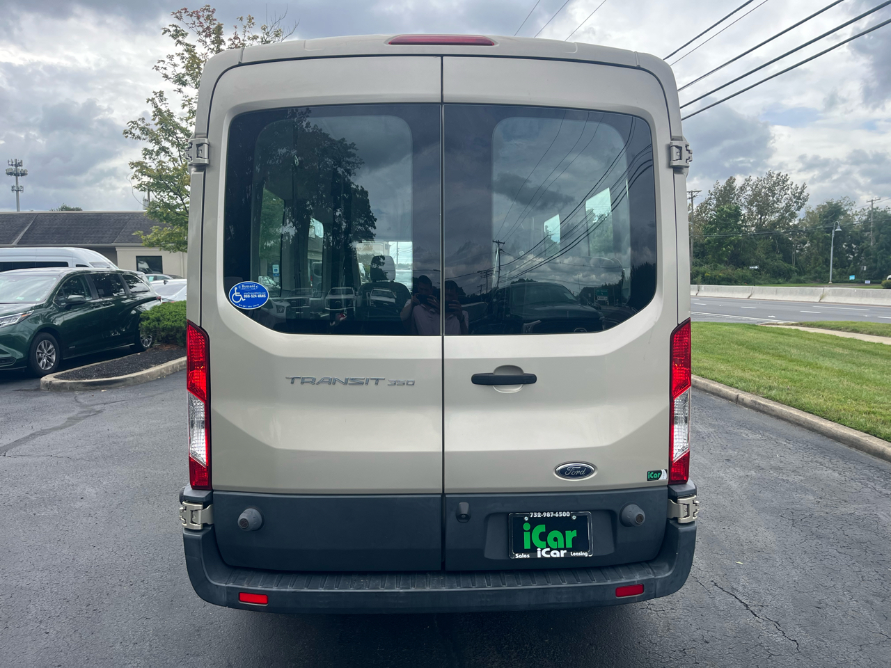 Ford Transit Wagon T-350 148" Med Roof XL Sliding RH Dr 2017