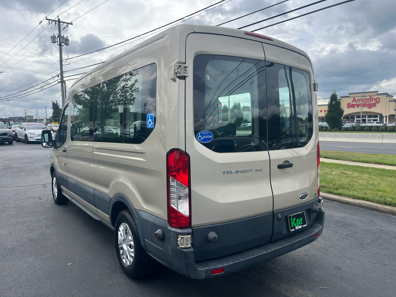 Ford Transit Wagon T-350 148" Med Roof XL Sliding RH Dr 2017