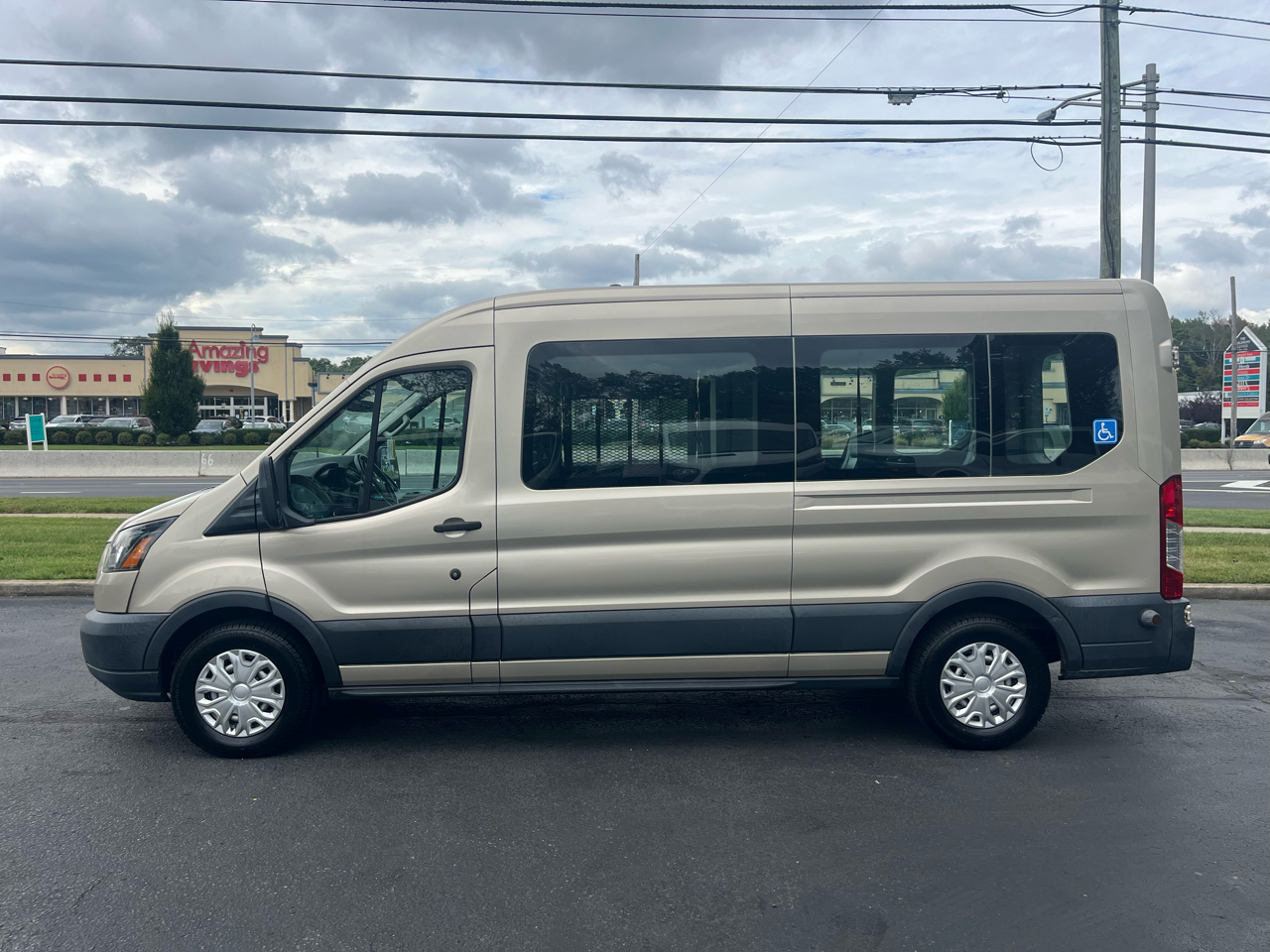 Ford Transit Wagon T-350 148" Med Roof XL Sliding RH Dr 2017