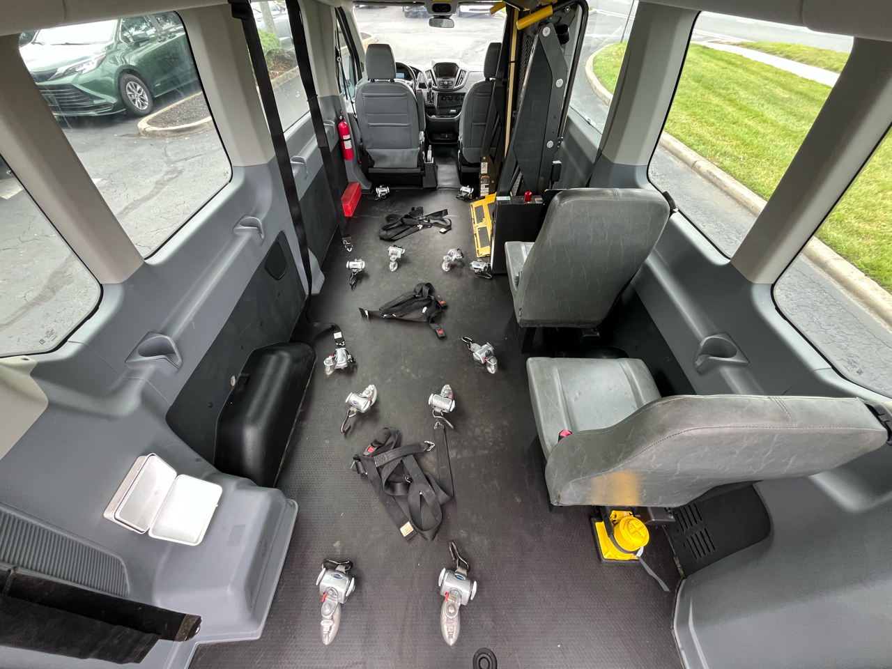 Ford Transit Wagon T-350 148" Med Roof XL Sliding RH Dr 2017