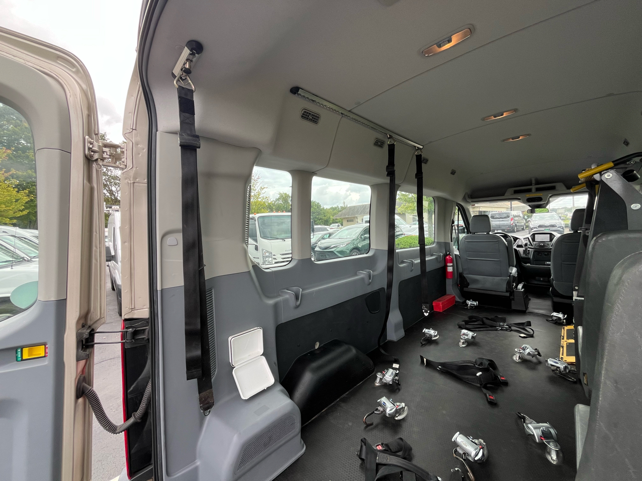 Ford Transit Wagon T-350 148" Med Roof XL Sliding RH Dr 2017