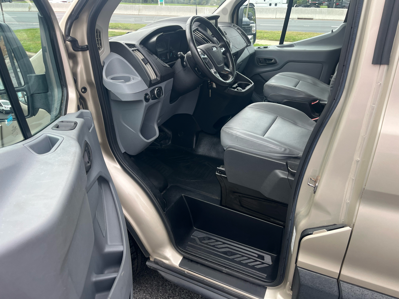 Ford Transit Wagon T-350 148" Med Roof XL Sliding RH Dr 2017