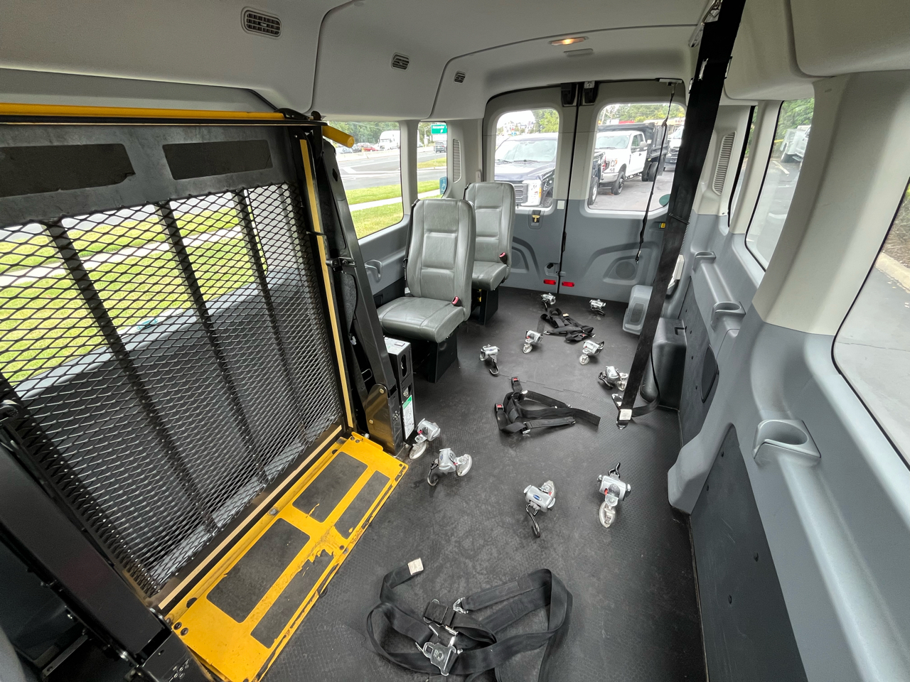 Ford Transit Wagon T-350 148" Med Roof XL Sliding RH Dr 2017