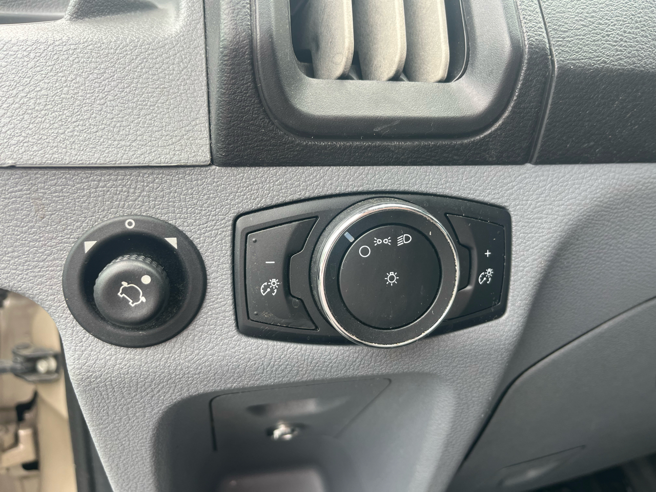 Ford Transit Wagon T-350 148" Med Roof XL Sliding RH Dr 2017