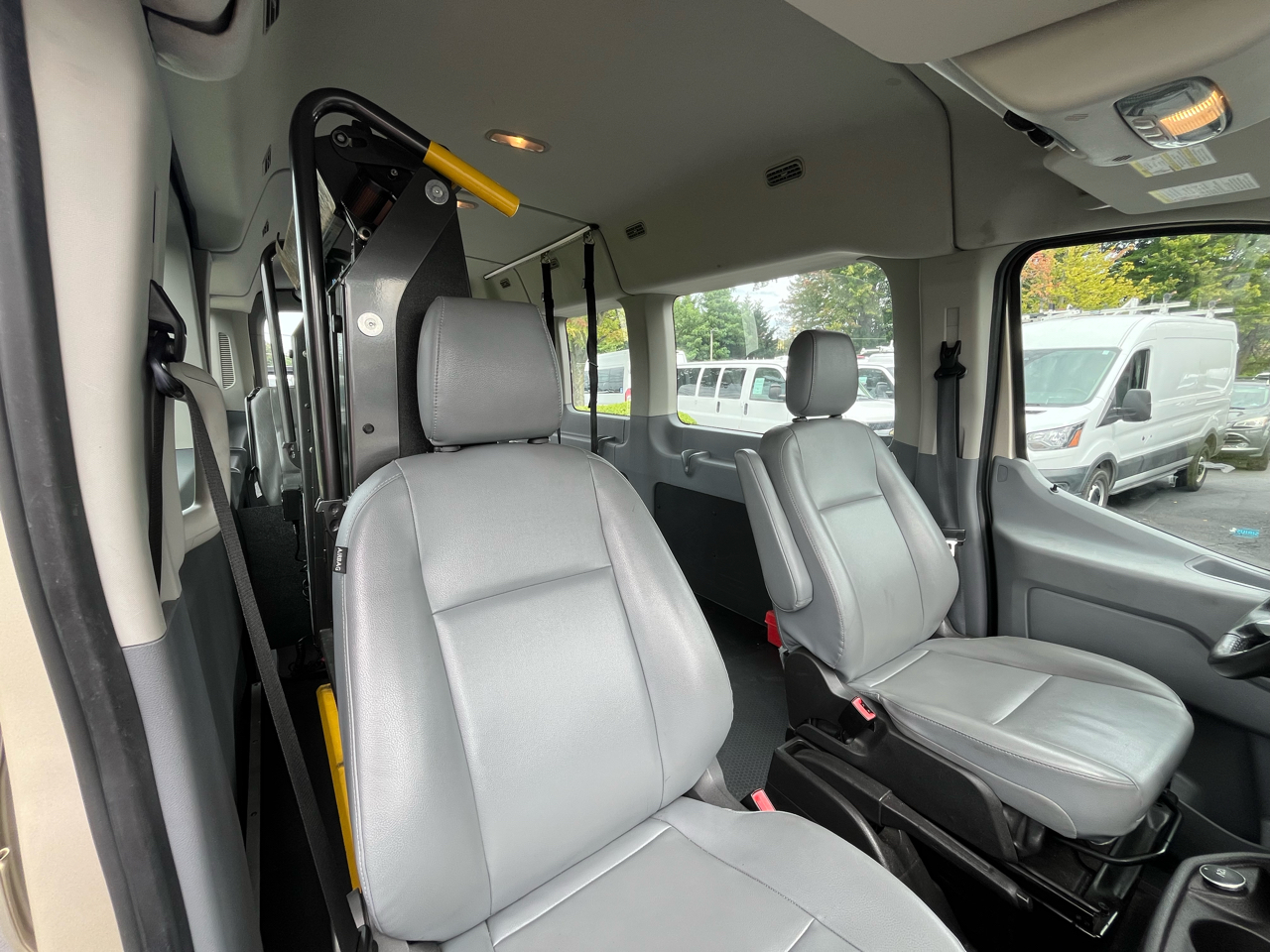 Ford Transit Wagon T-350 148" Med Roof XL Sliding RH Dr 2017