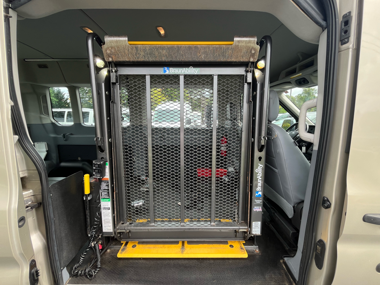 Ford Transit Wagon T-350 148" Med Roof XL Sliding RH Dr 2017