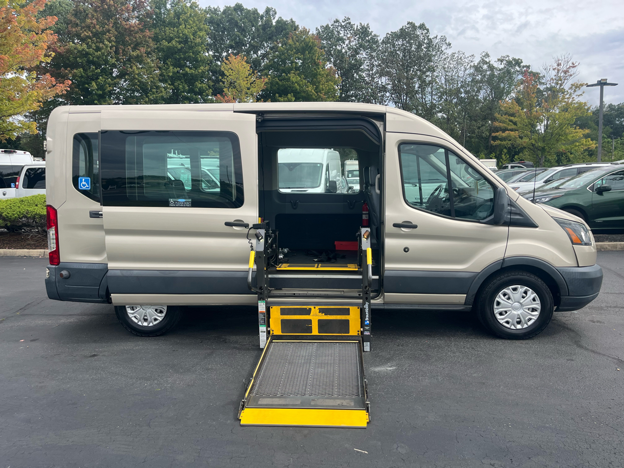 Ford Transit Wagon T-350 148" Med Roof XL Sliding RH Dr 2017