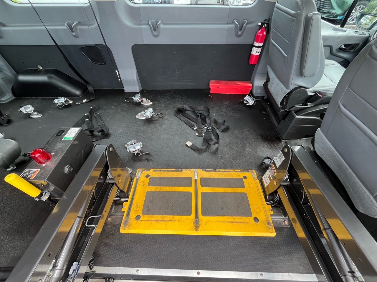 Ford Transit Wagon T-350 148" Med Roof XL Sliding RH Dr 2017