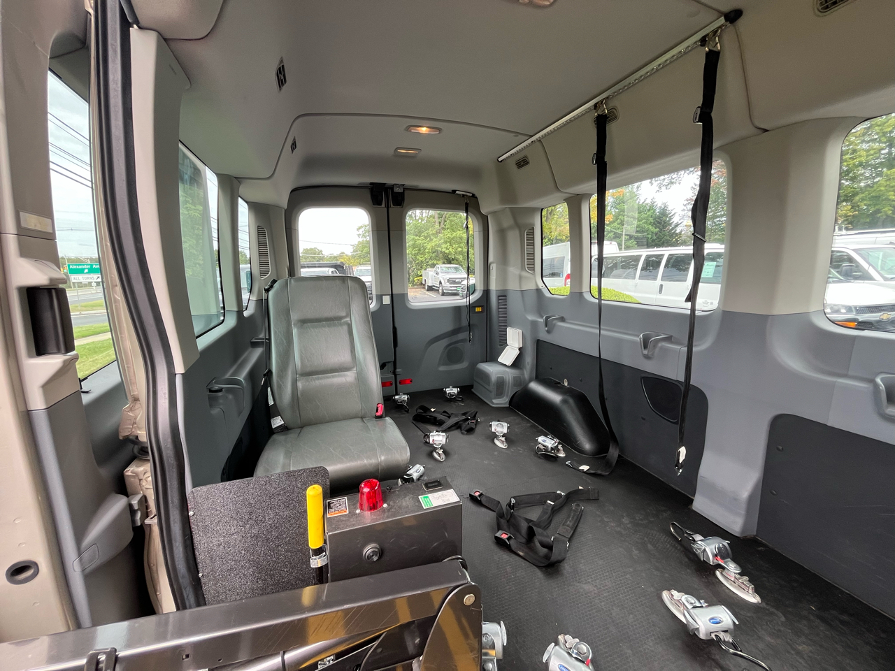 Ford Transit Wagon T-350 148" Med Roof XL Sliding RH Dr 2017