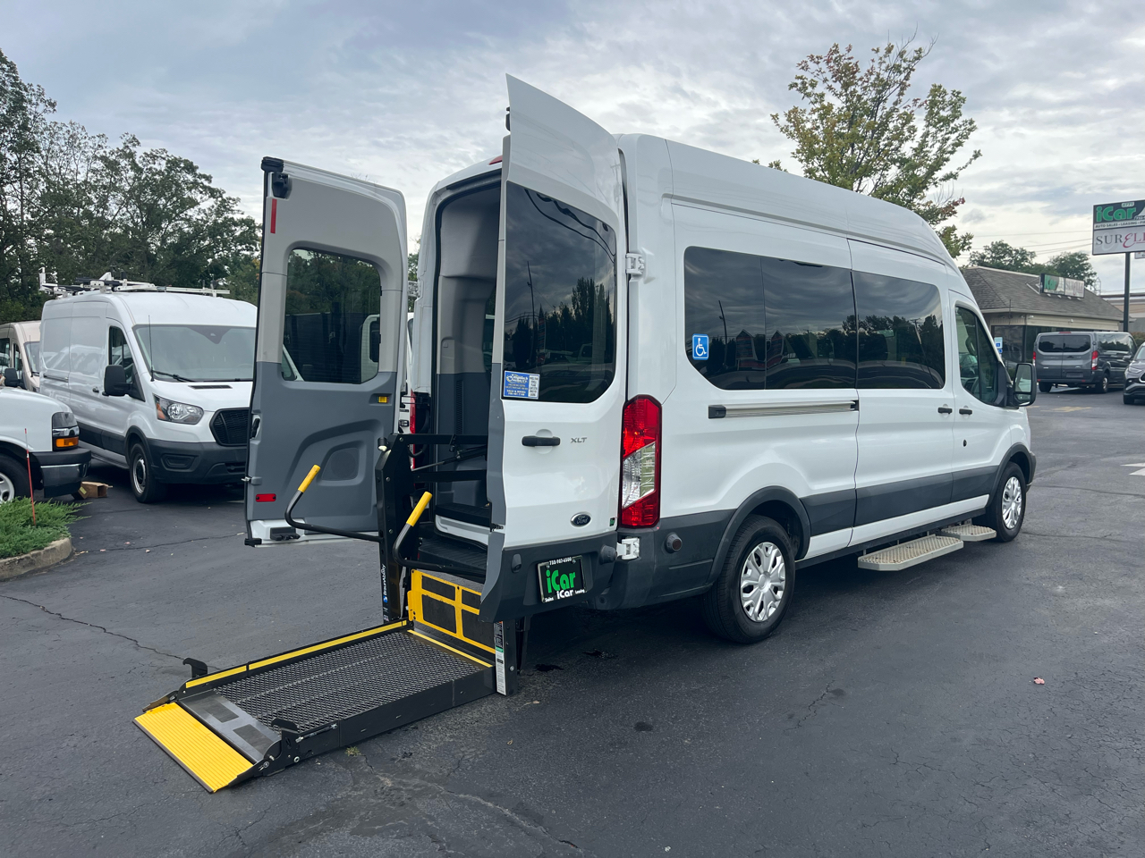 Ford Transit Wagon T-350 148" High Roof XLT Sliding RH Dr 2016