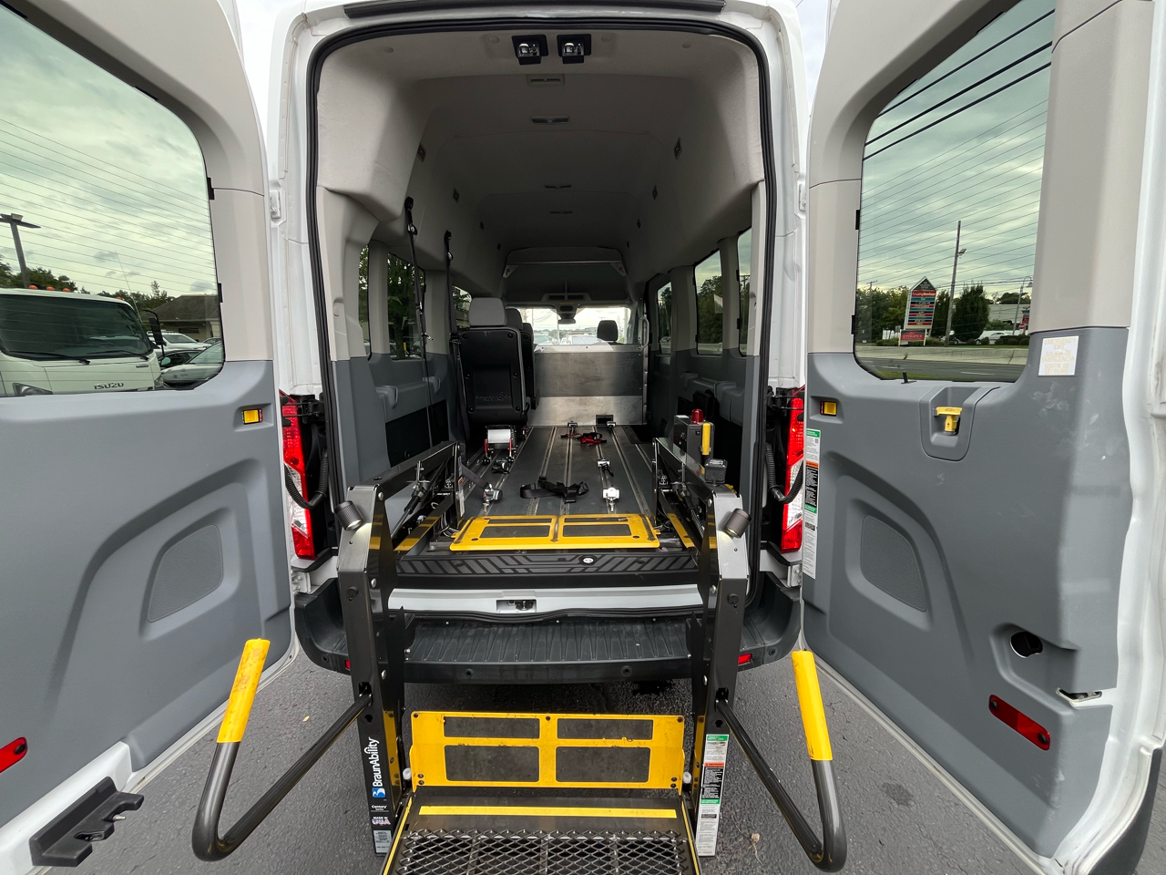 Ford Transit Wagon T-350 148" High Roof XLT Sliding RH Dr 2016