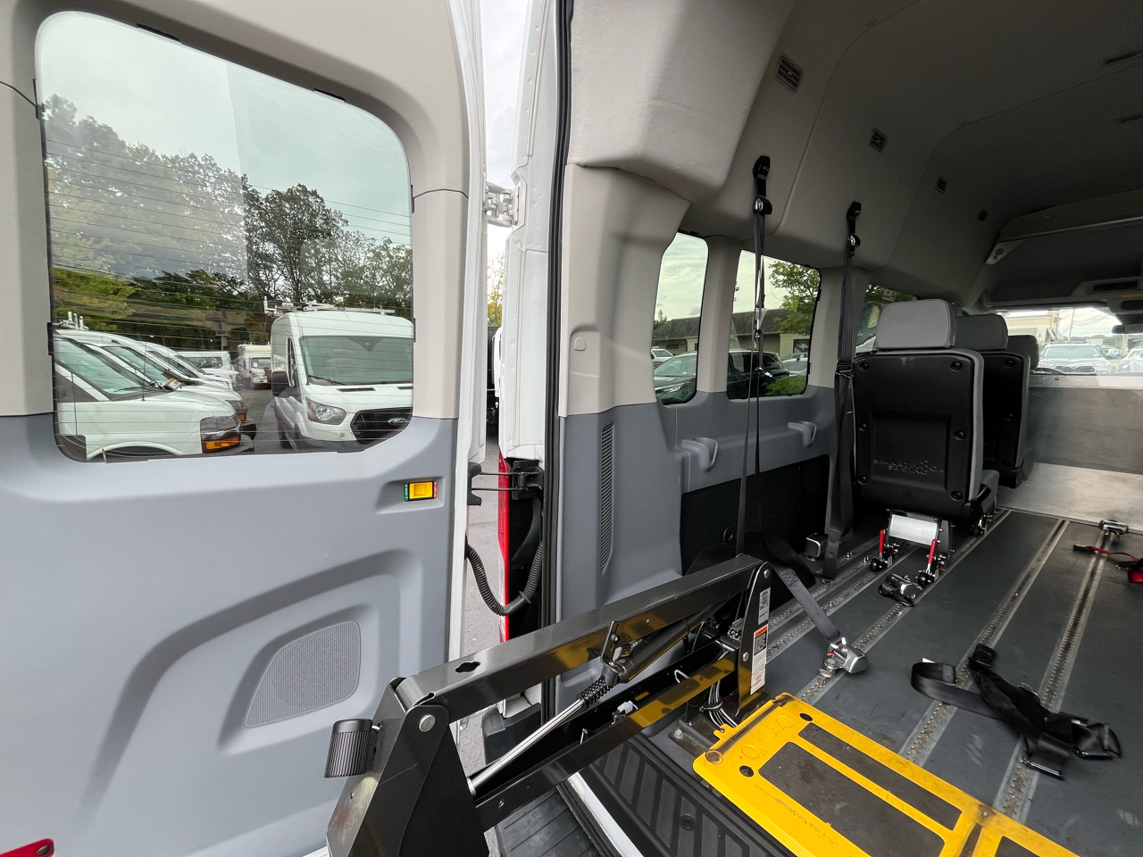 Ford Transit Wagon T-350 148" High Roof XLT Sliding RH Dr 2016