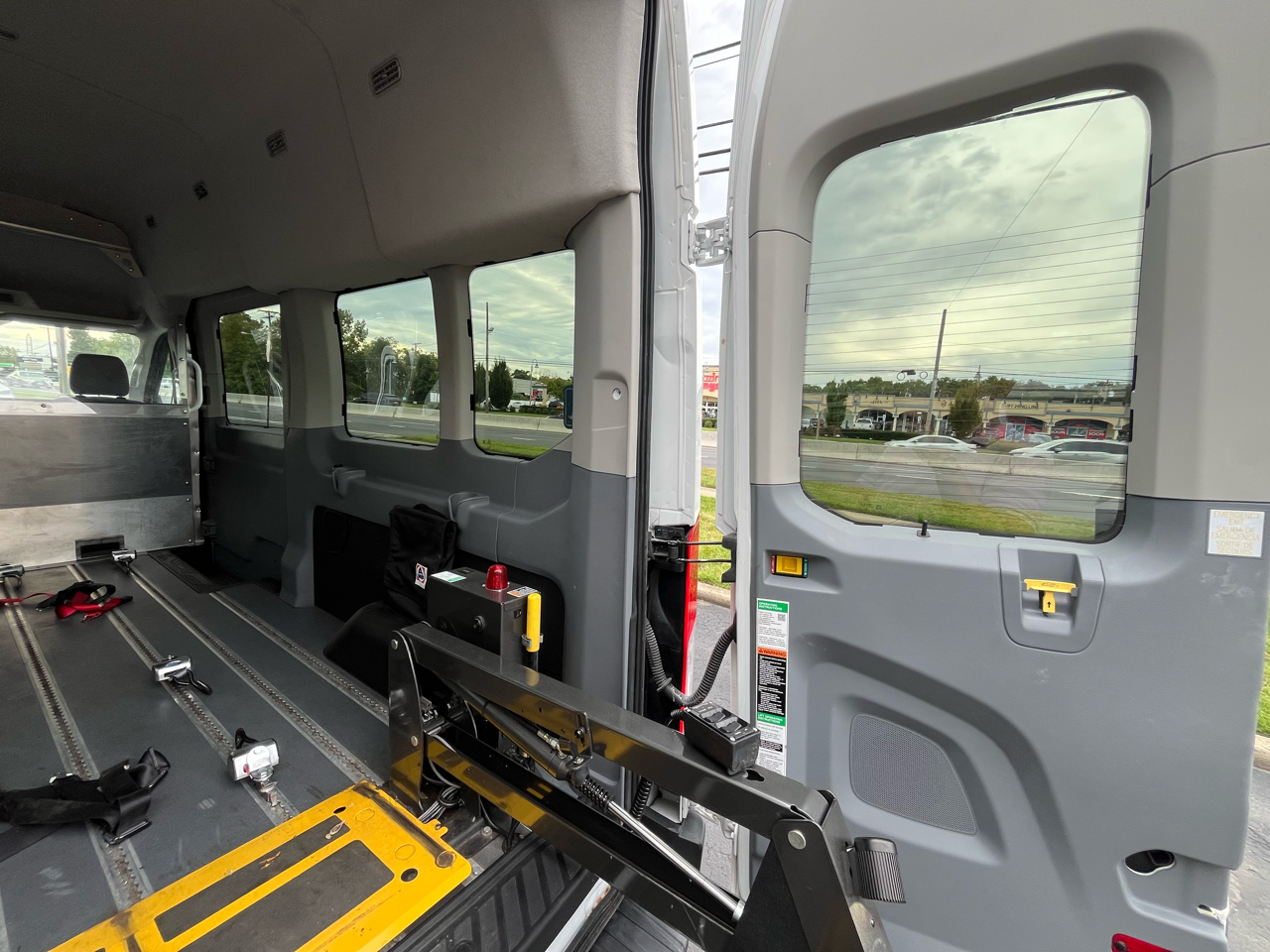 Ford Transit Wagon T-350 148" High Roof XLT Sliding RH Dr 2016