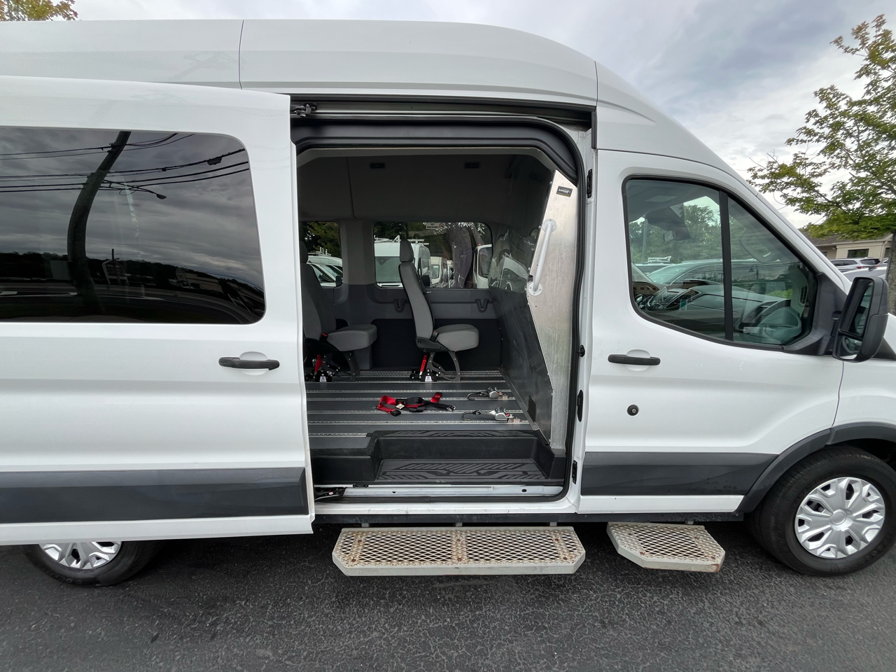 Ford Transit Wagon T-350 148" High Roof XLT Sliding RH Dr 2016