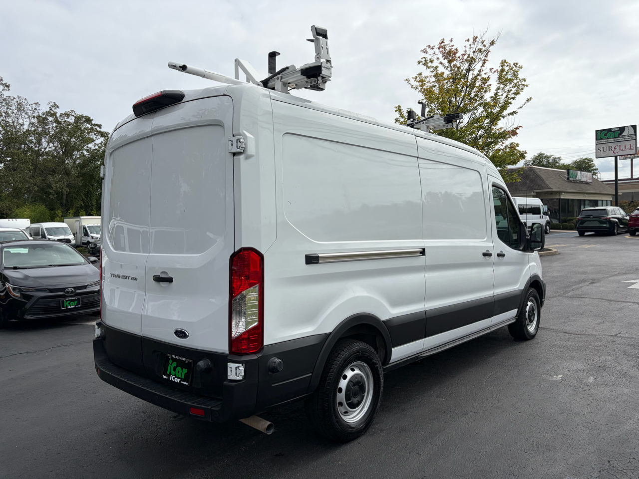 Ford Transit Cargo Van T-250 148" Med Rf 9070 GVWR RWD 2022