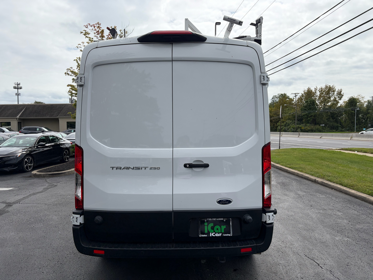 Ford Transit Cargo Van T-250 148" Med Rf 9070 GVWR RWD 2022