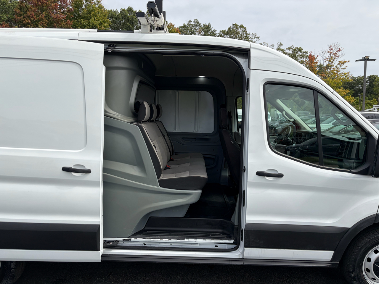 Ford Transit Cargo Van T-250 148" Med Rf 9070 GVWR RWD 2022