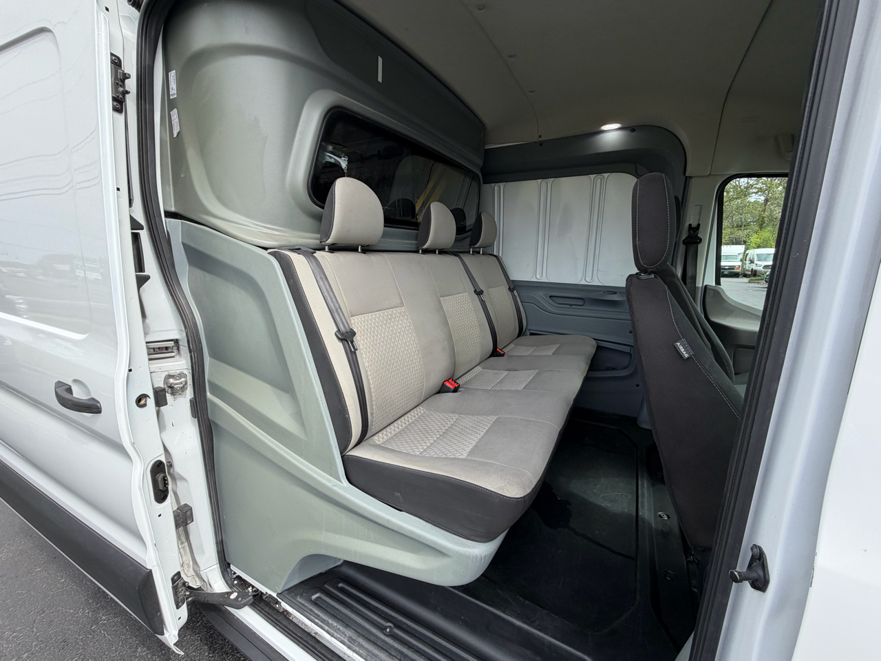 Ford Transit Cargo Van T-250 148" Med Rf 9070 GVWR RWD 2022