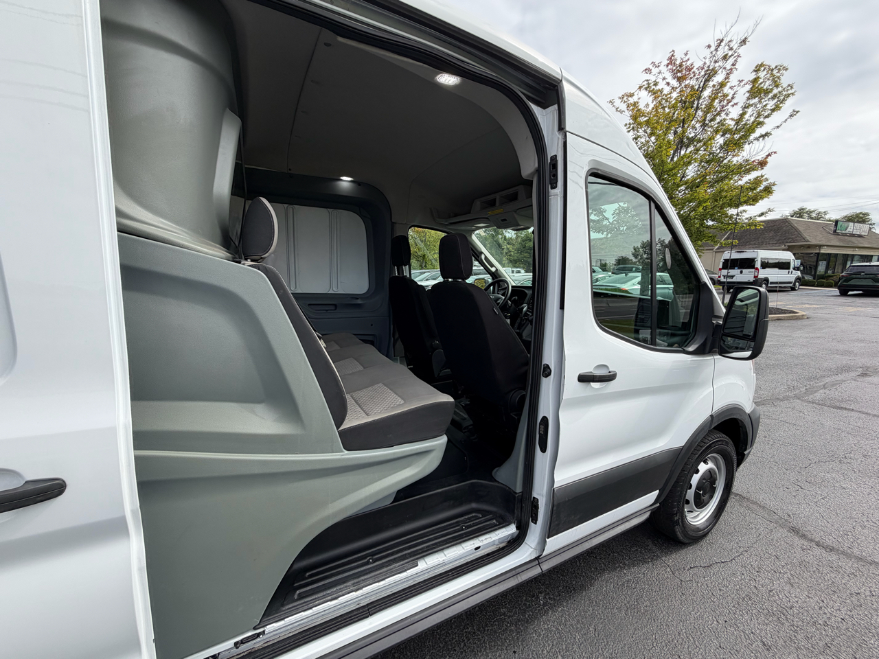 Ford Transit Cargo Van T-250 148" Med Rf 9070 GVWR RWD 2022