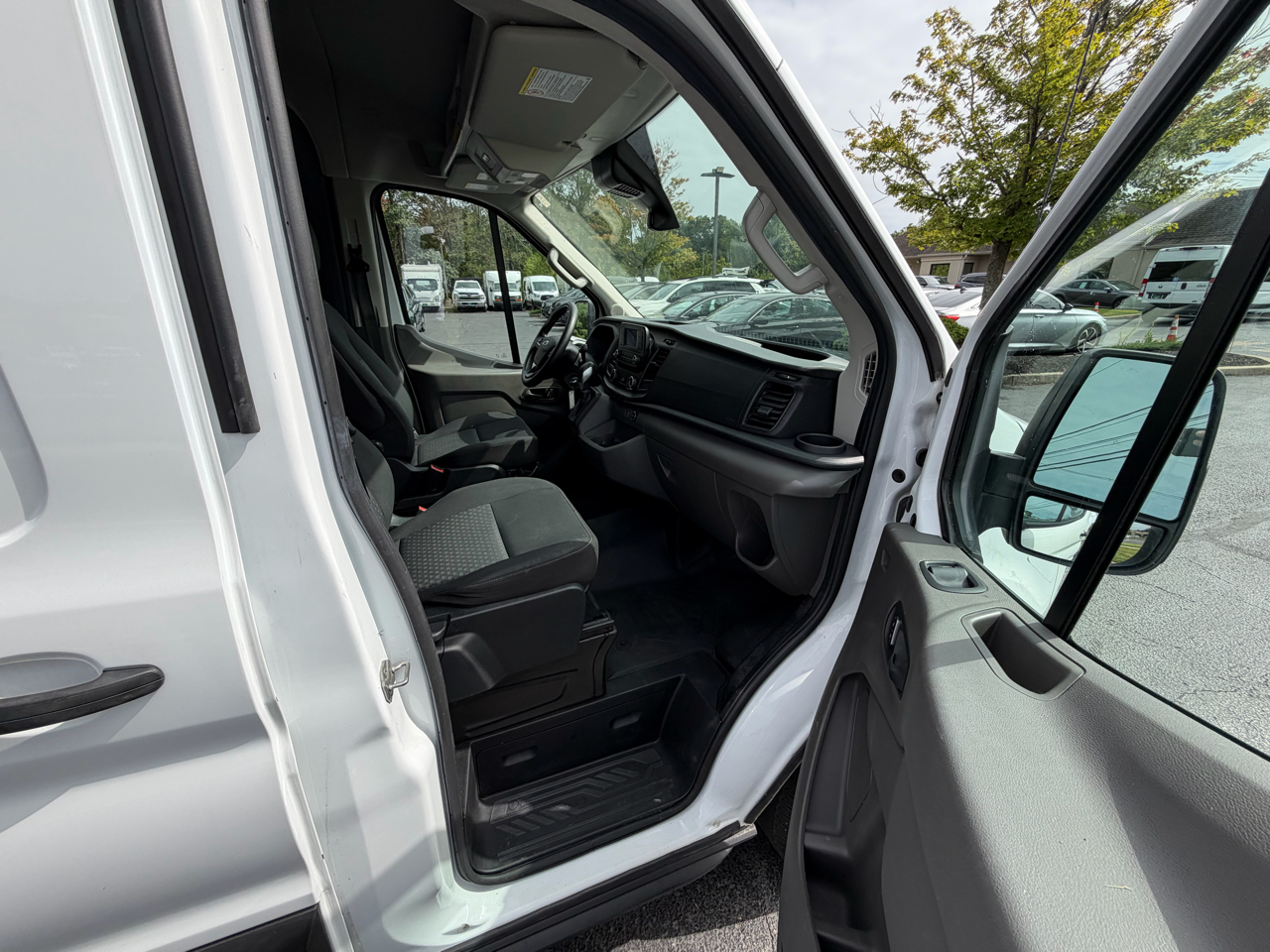 Ford Transit Cargo Van T-250 148" Med Rf 9070 GVWR RWD 2022