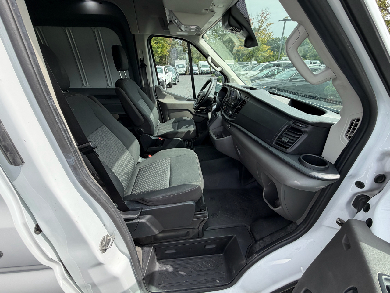 Ford Transit Cargo Van T-250 148" Med Rf 9070 GVWR RWD 2022